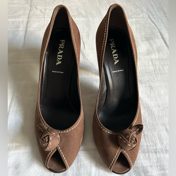 🤎SOLD🤎 Vintage Prada Heels - Picture 2 of 6